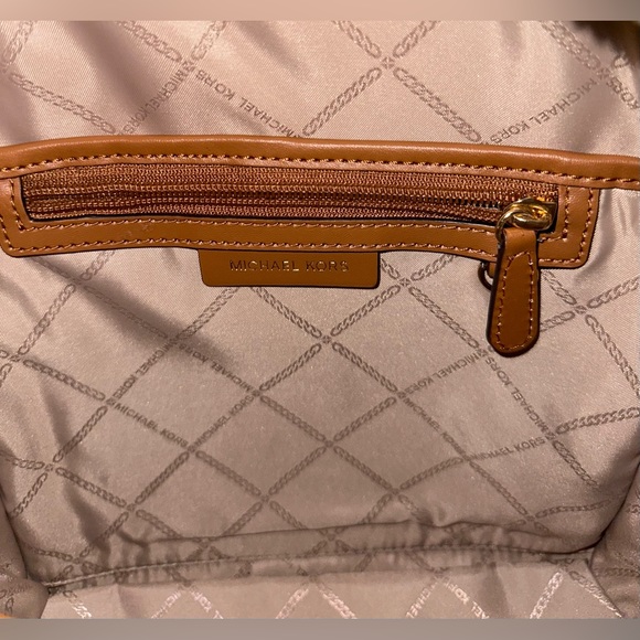 **SOLD**NWOT Michael Kors Signature Valerie Medium Backpack. - Picture 15 of 15